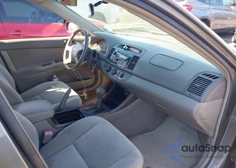 2004 Toyota Camry Le z USA, uszkodzony, nr VIN 4T1BE32K64U903368